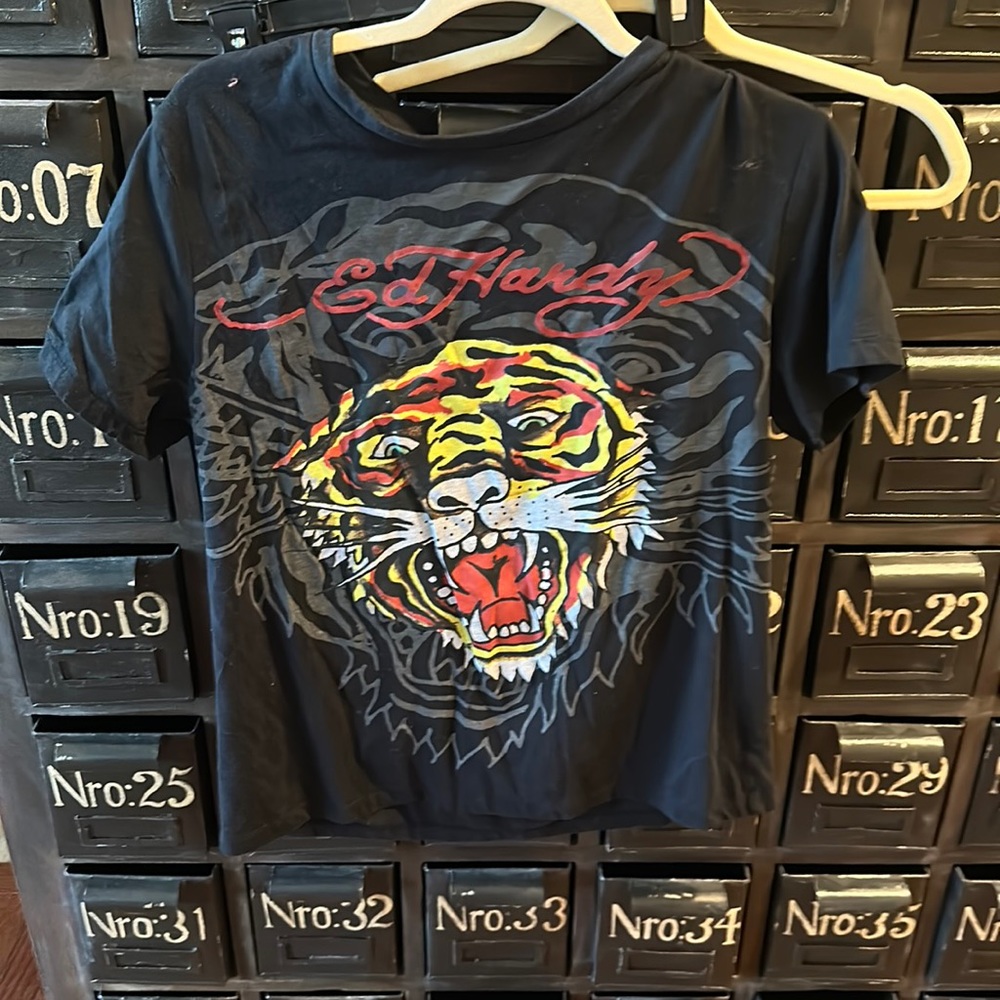 Ed Hardy black “tiger” tee CYBER MONDAY SALE $15!